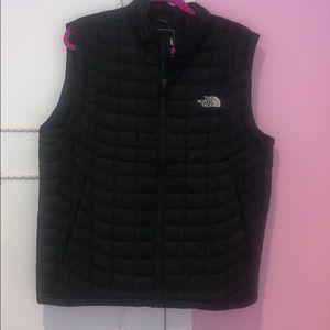 Men’s north face black vest NWOT